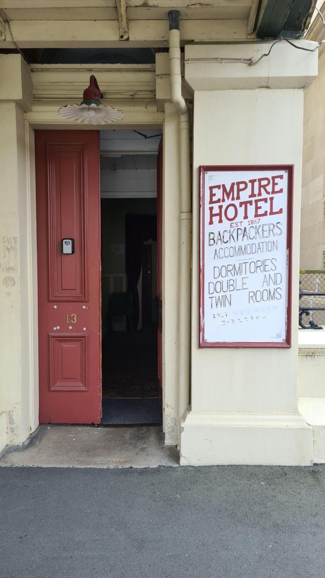 Empire Hotel Backpackers Oamaru Esterno foto