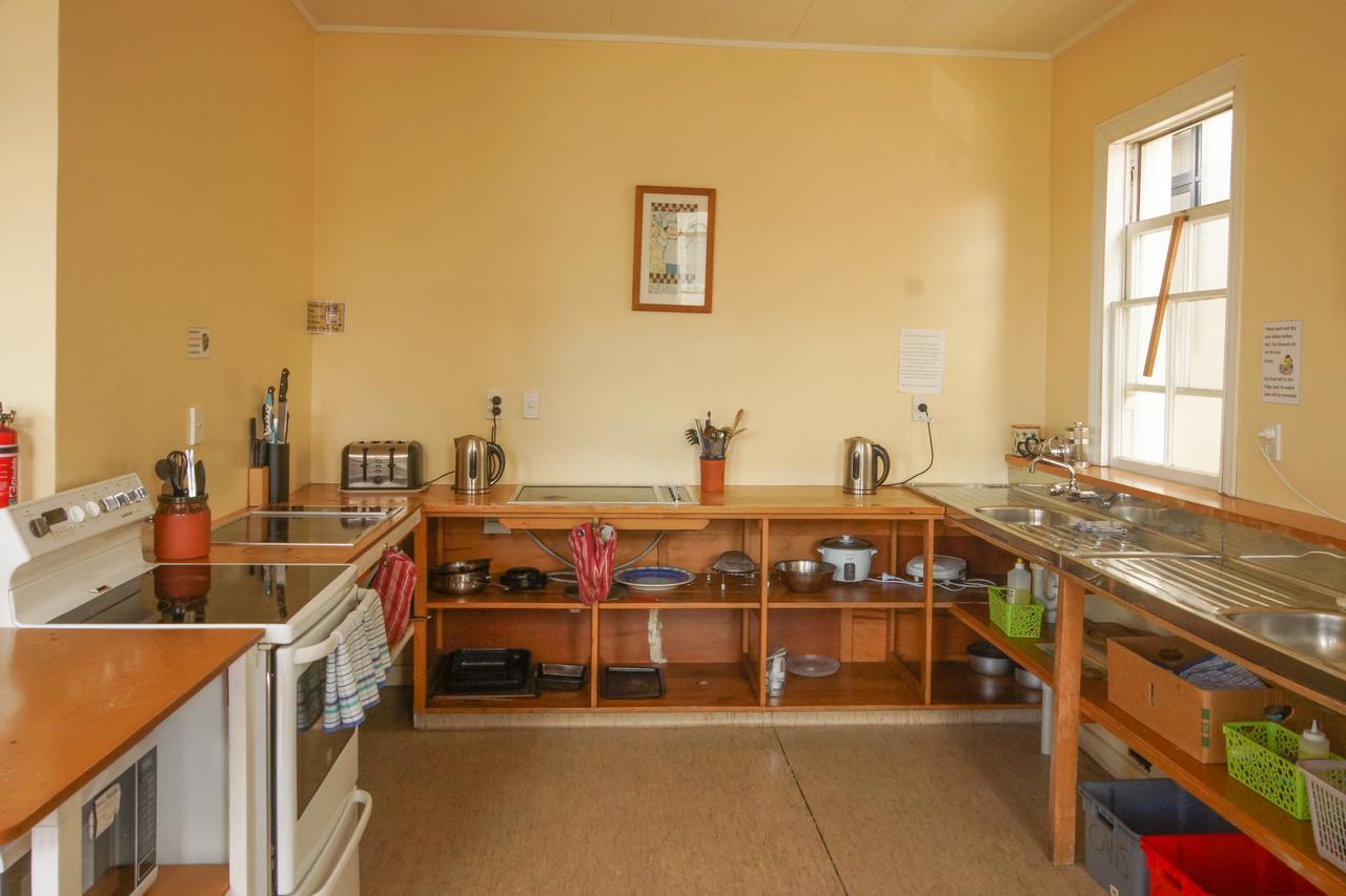 Empire Hotel Backpackers Oamaru Esterno foto