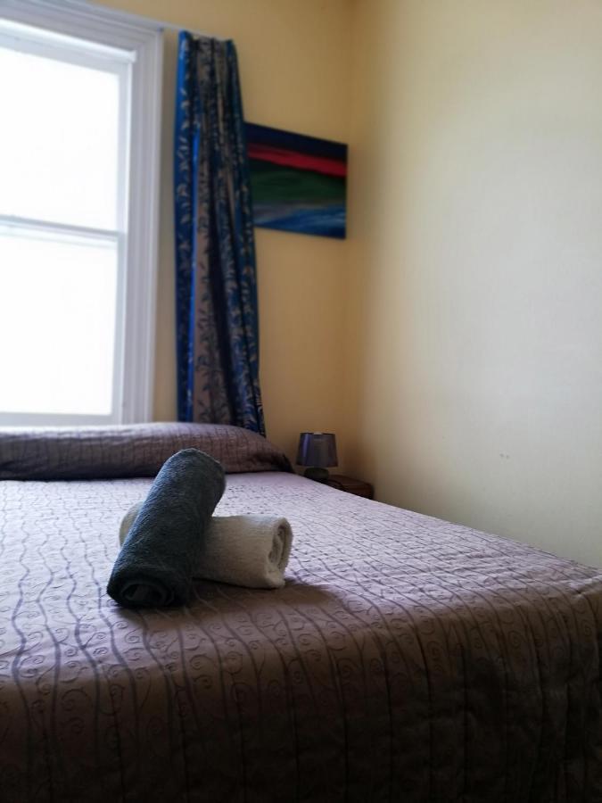 Empire Hotel Backpackers Oamaru Esterno foto