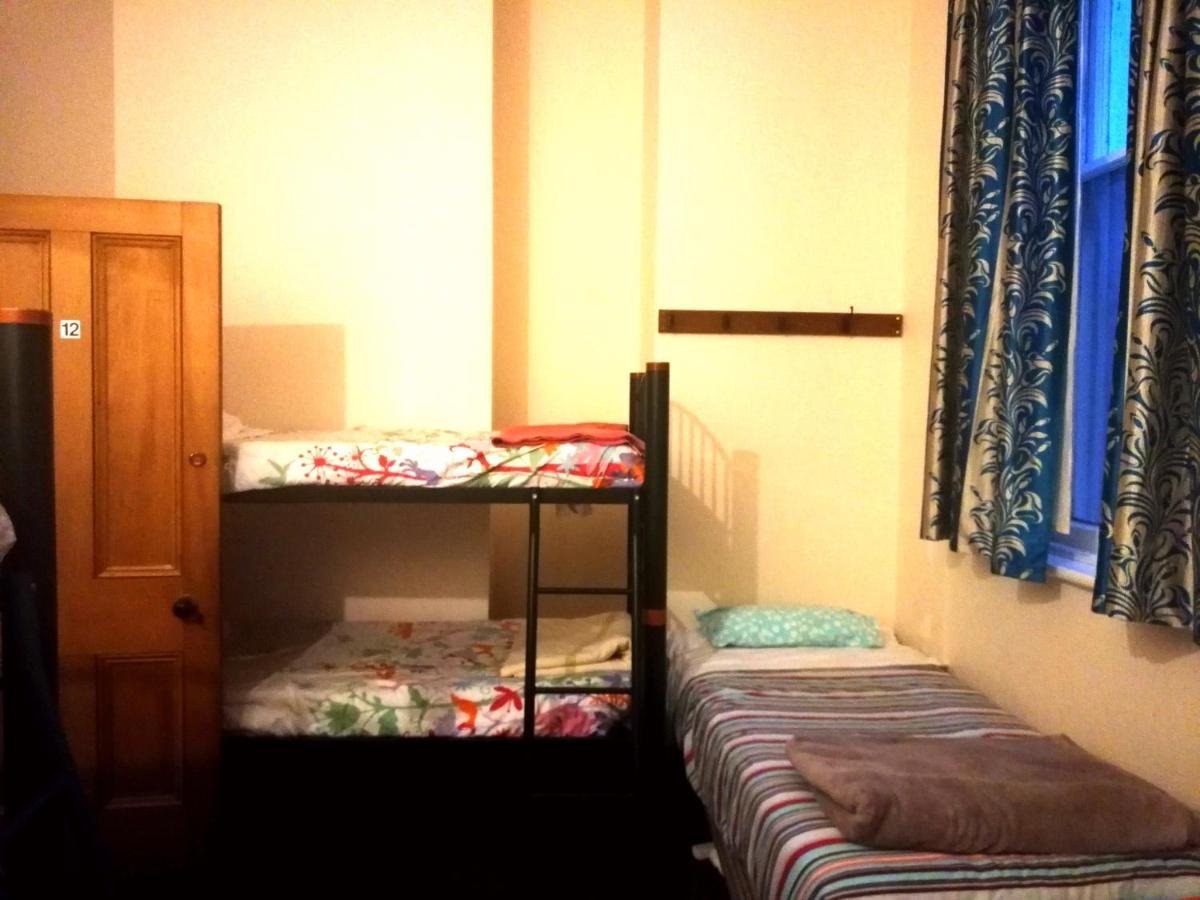 Empire Hotel Backpackers Oamaru Esterno foto