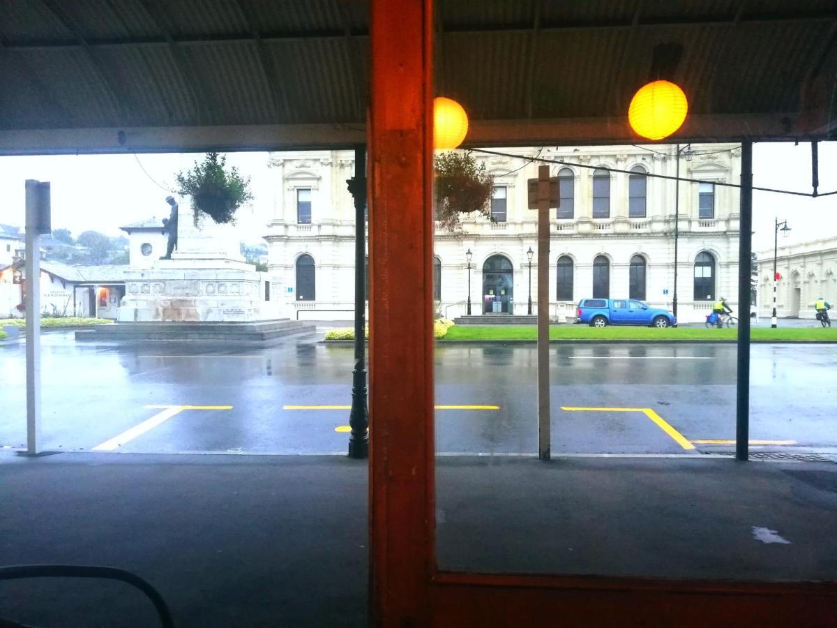Empire Hotel Backpackers Oamaru Esterno foto