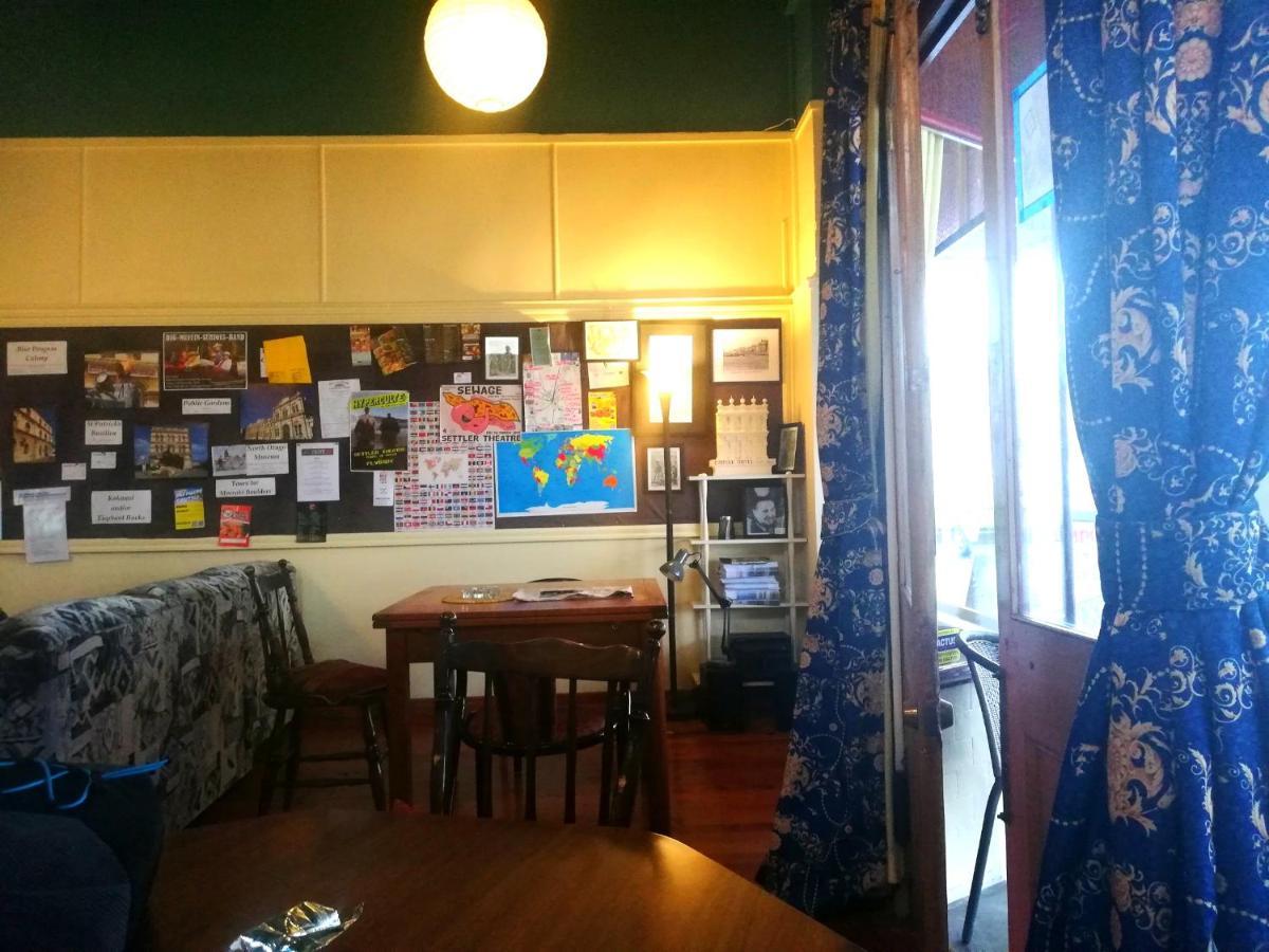 Empire Hotel Backpackers Oamaru Esterno foto
