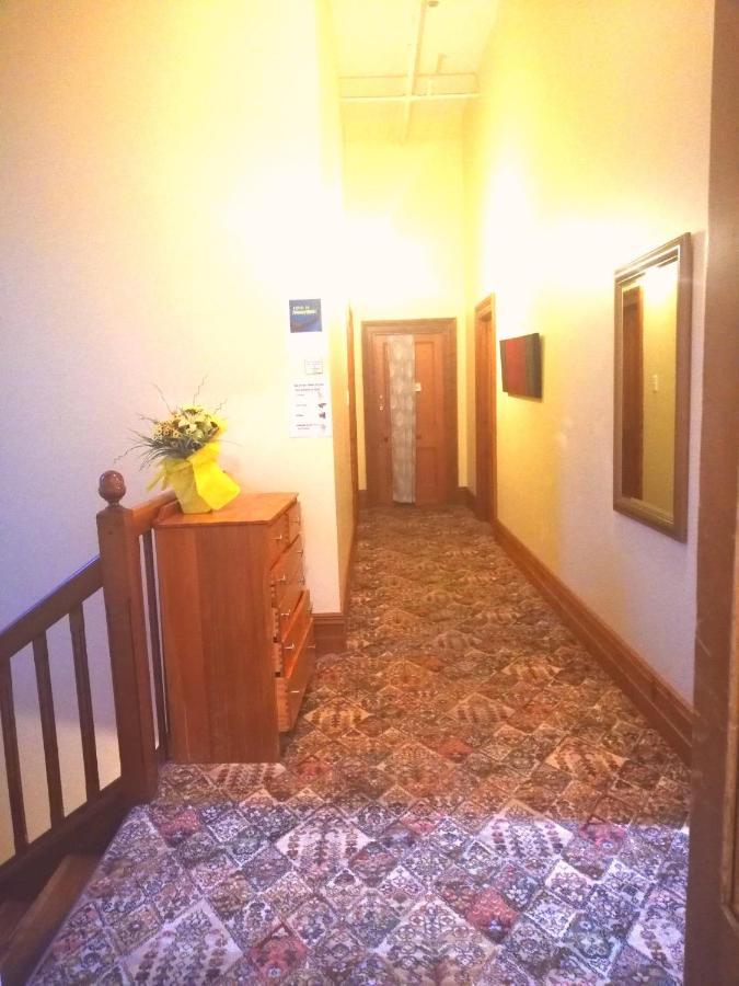 Empire Hotel Backpackers Oamaru Esterno foto